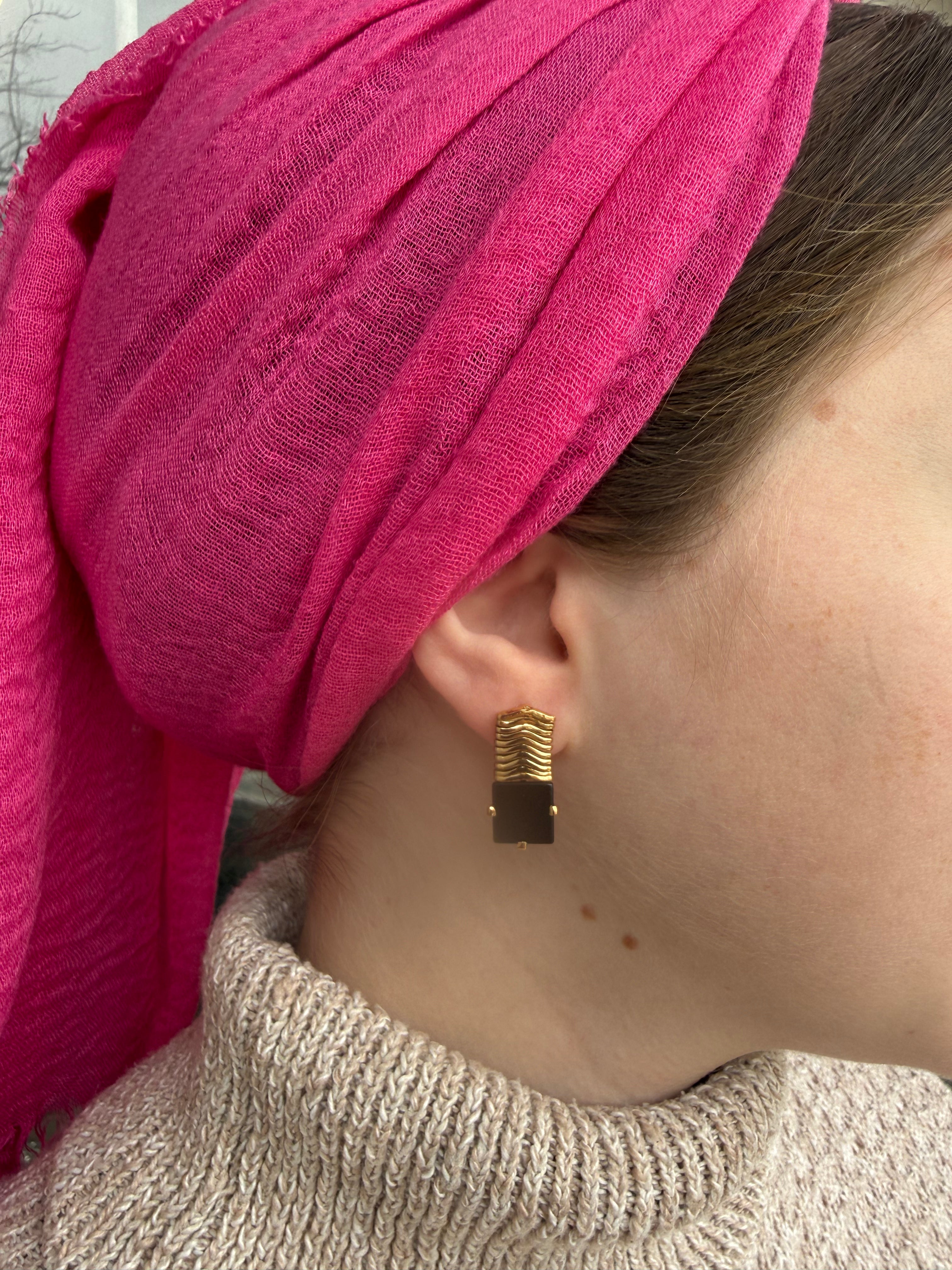 עגיל מראה שחורה