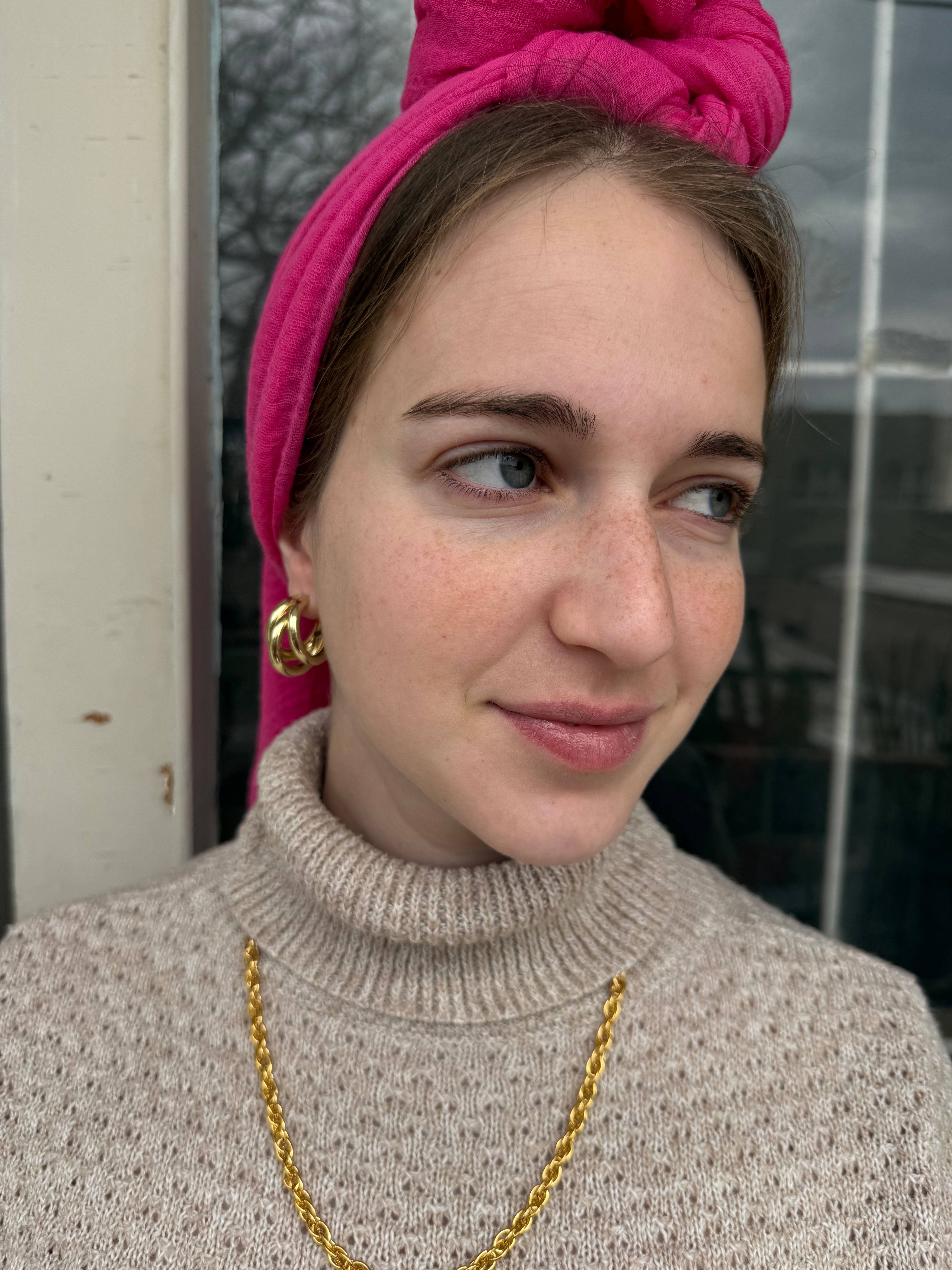 עגילי חישוק דרמטיים