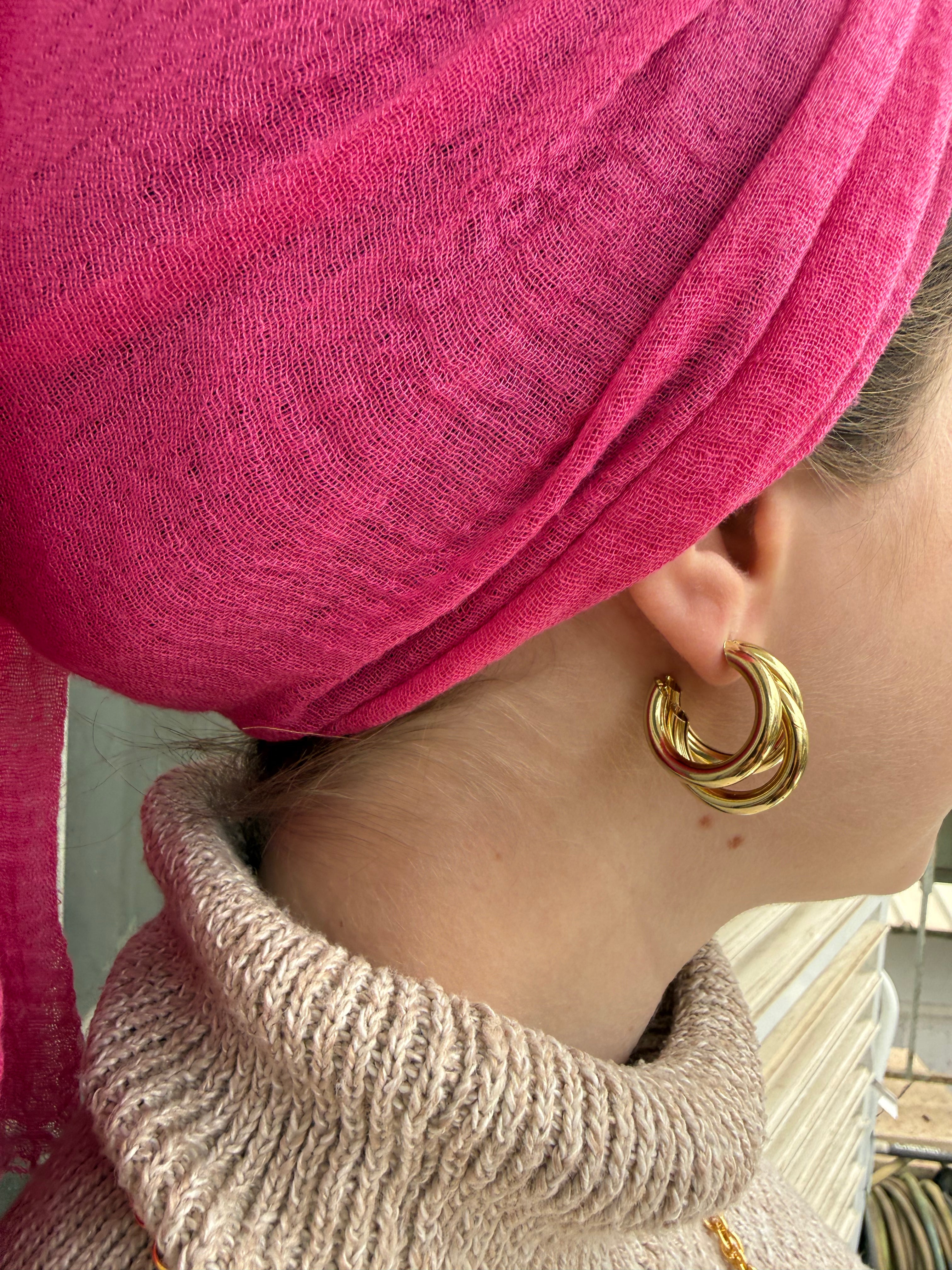 עגילי חישוק דרמטיים