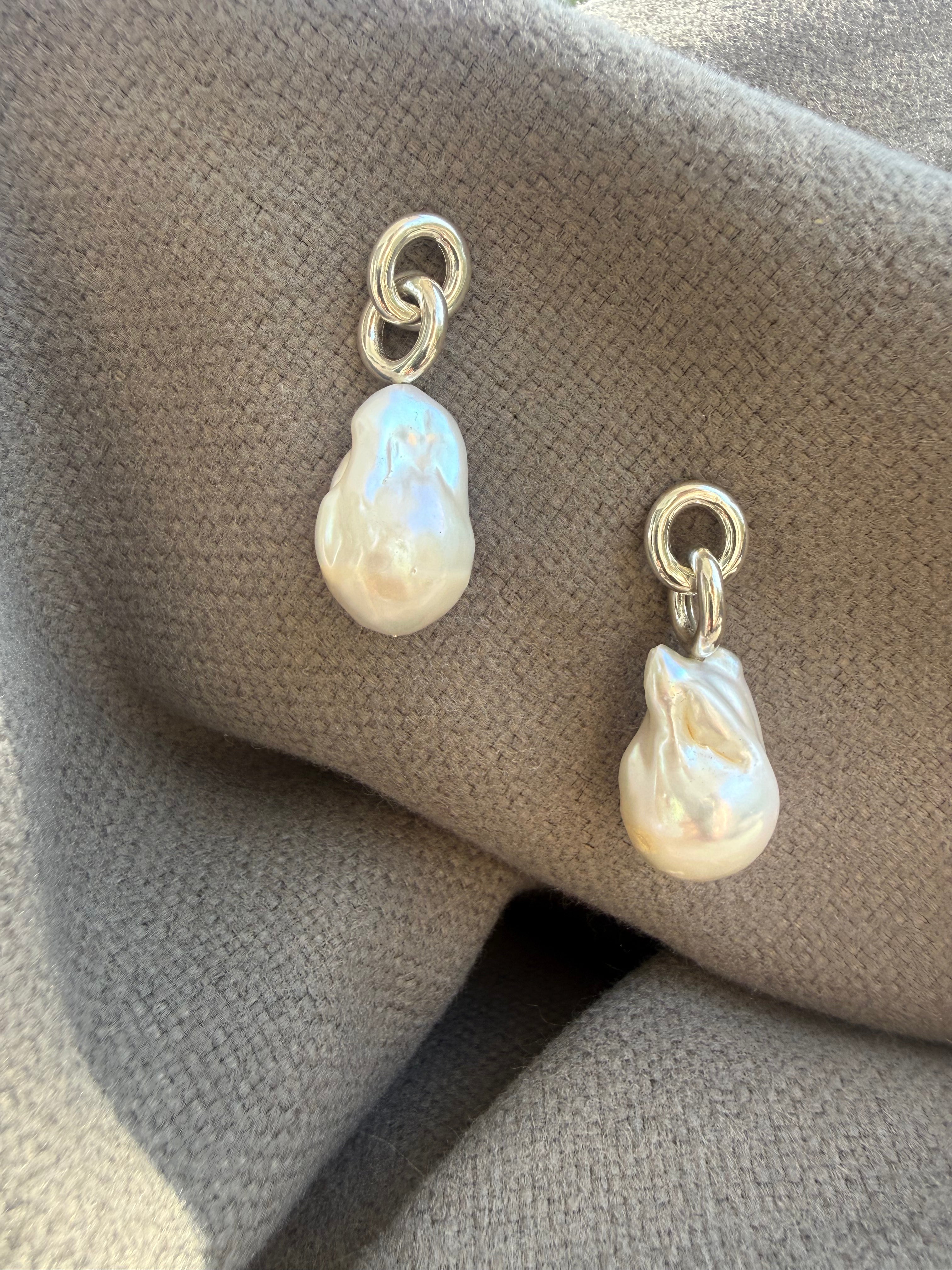 עגילי בארוק מבורכים