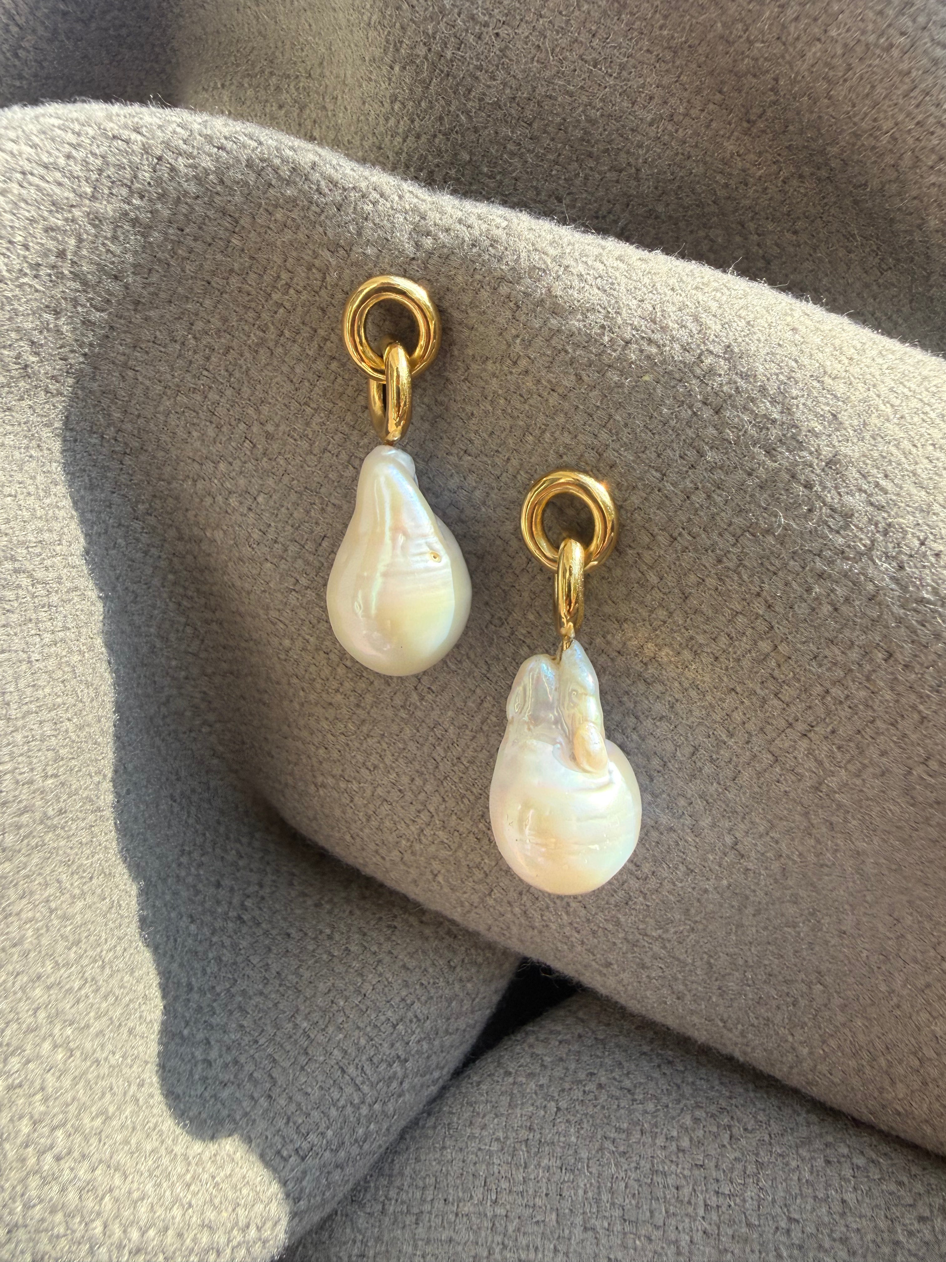 עגילי בארוק מבורכים