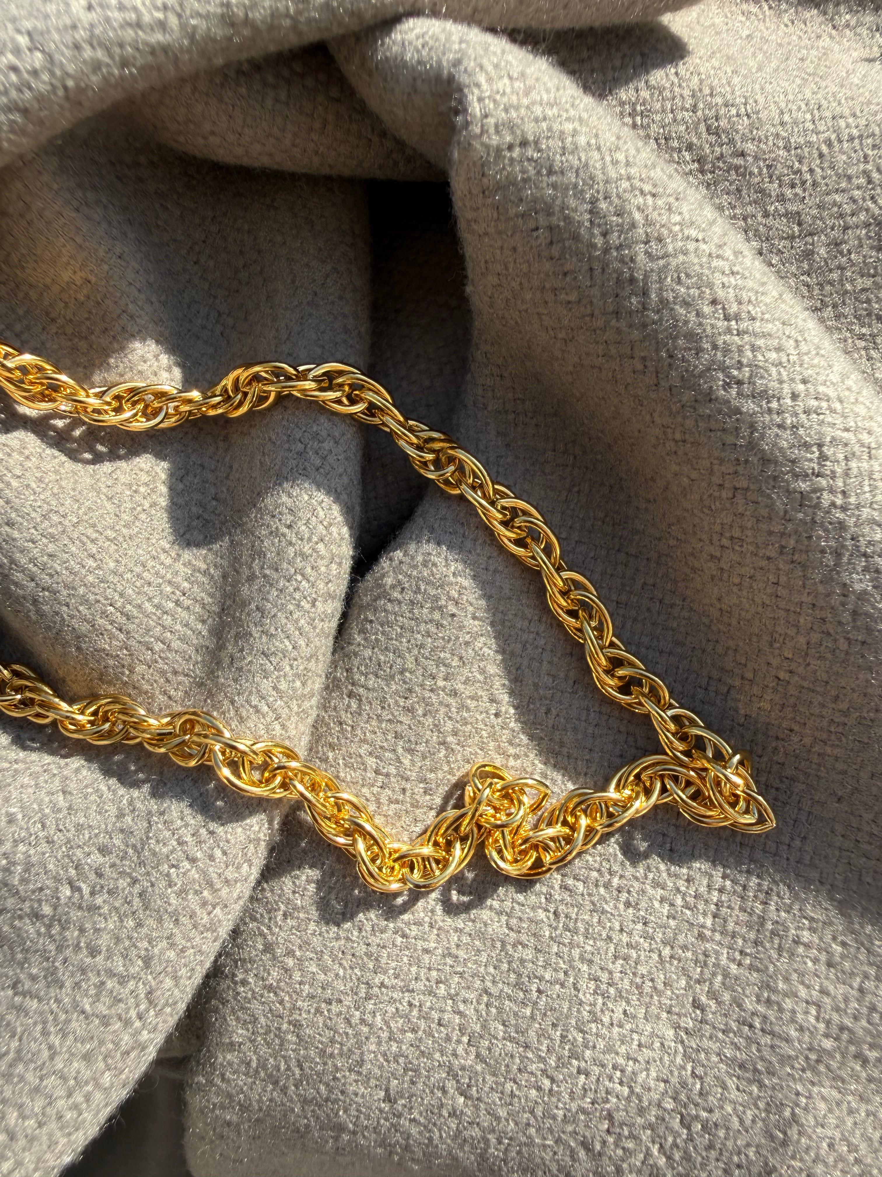 שרשרת מהחיים עצמם