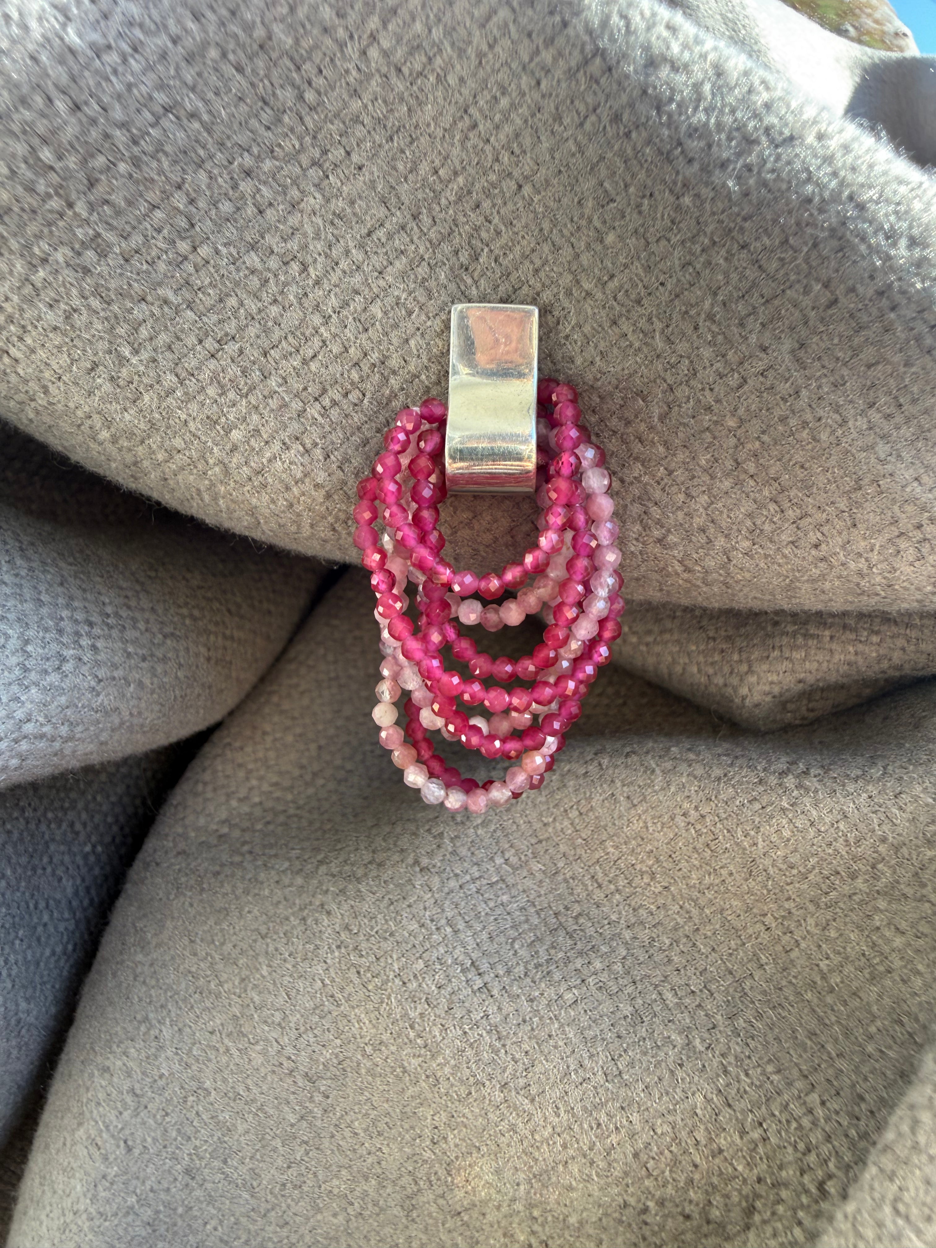 עגיל עם מלא (אבן) חן