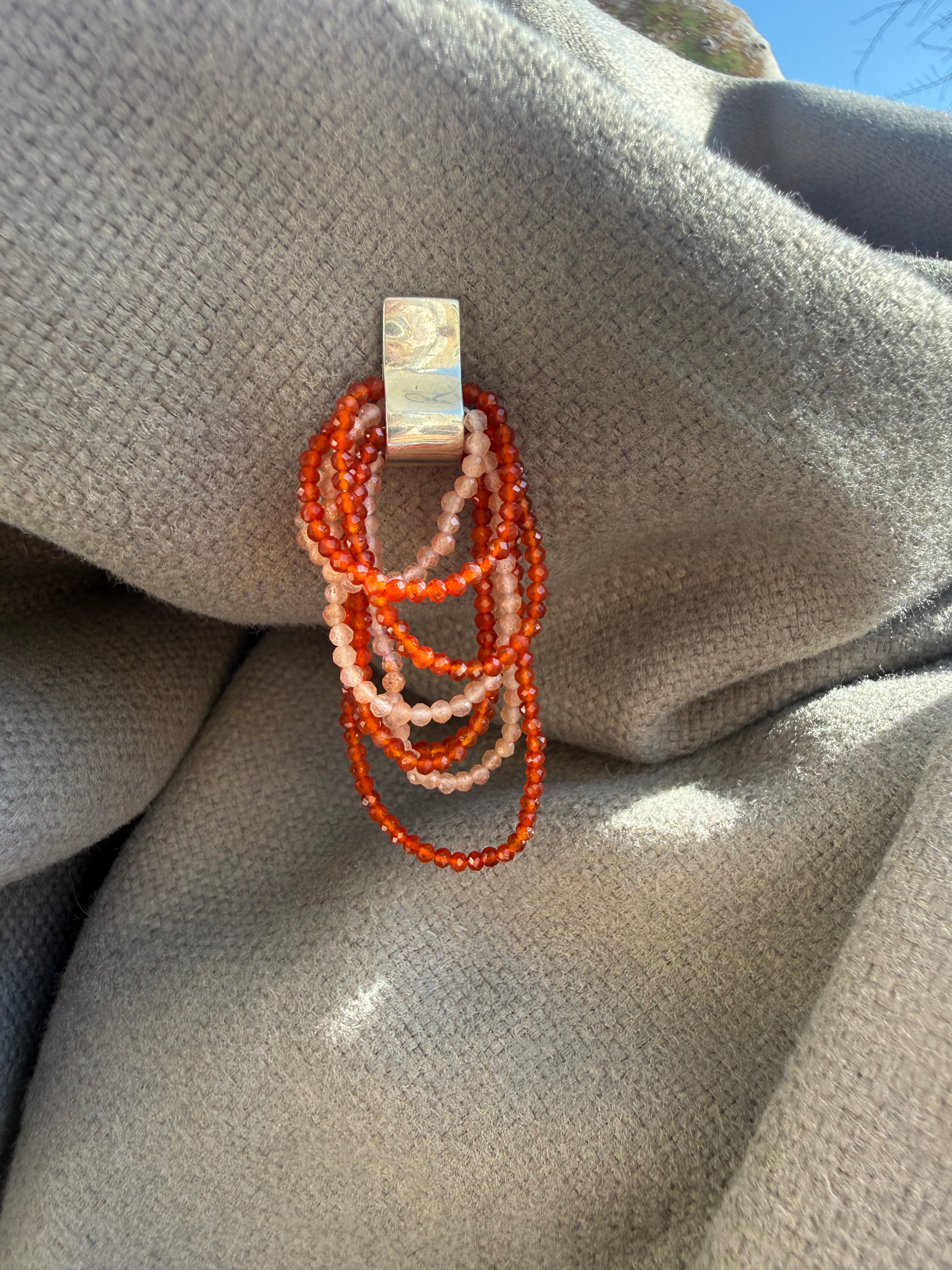 עגיל עם מלא (אבן) חן