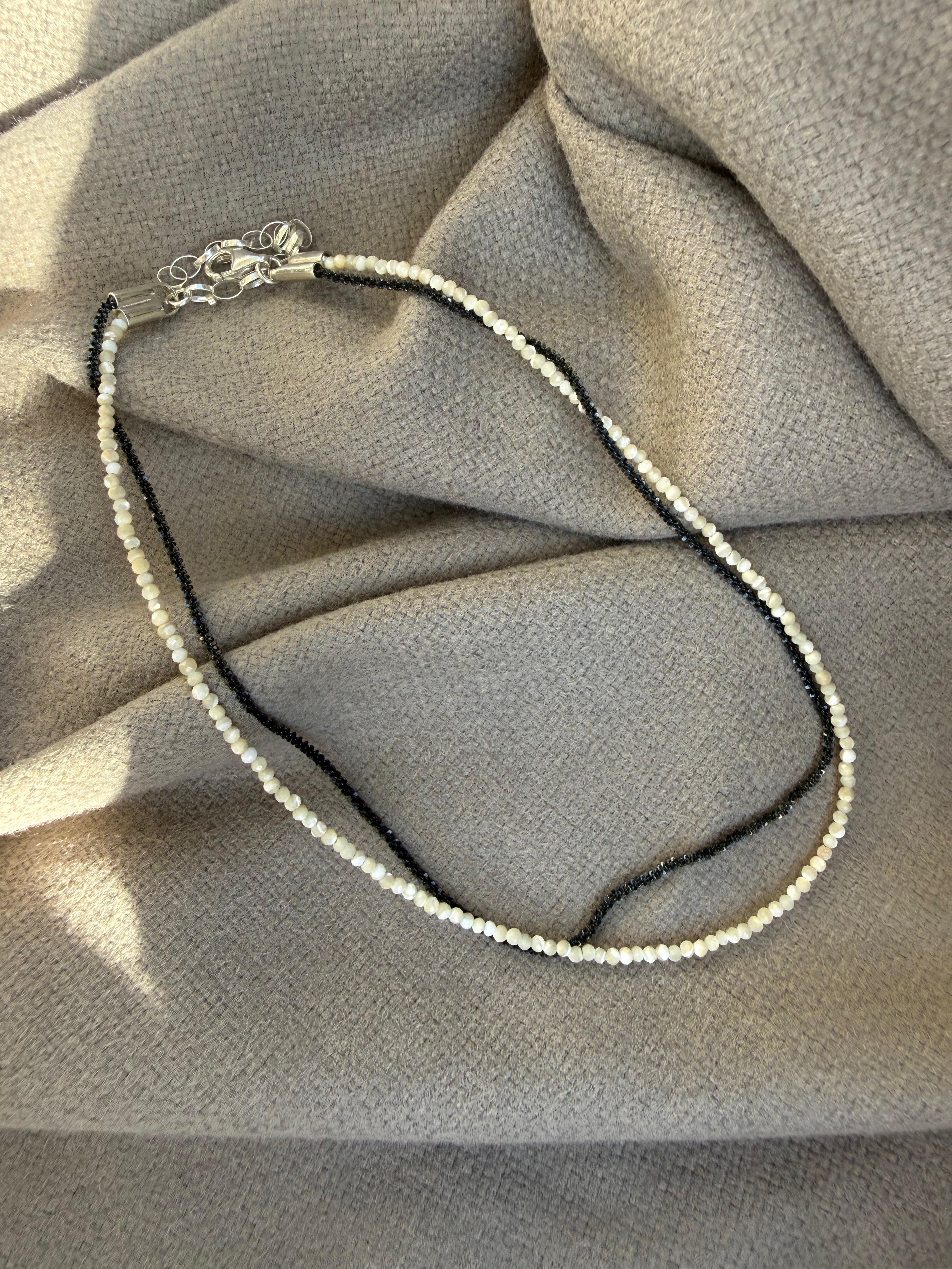 שרשרת לא הכל שחור לבן