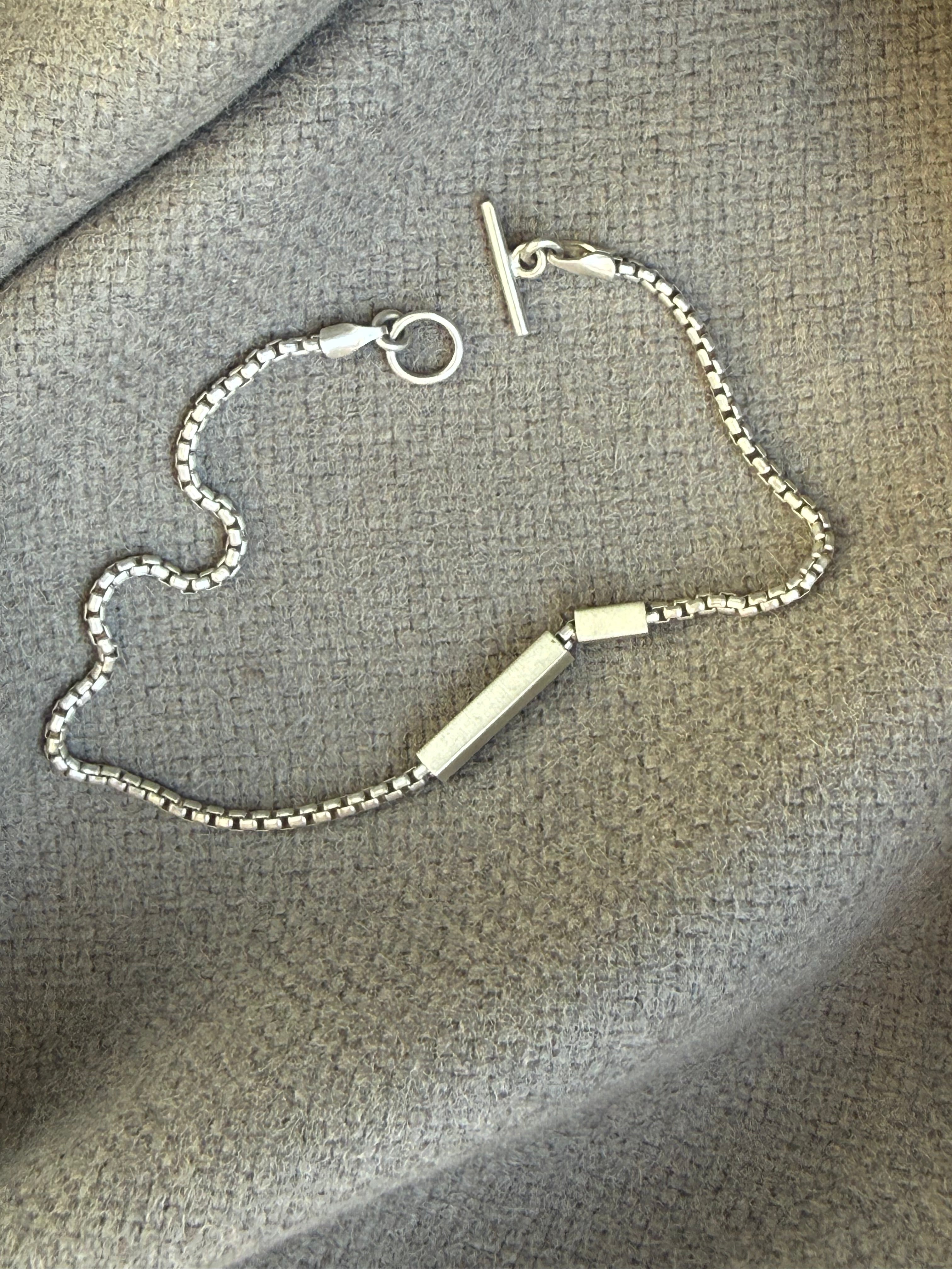 צמיד צינורות עם סגירה חגיגית