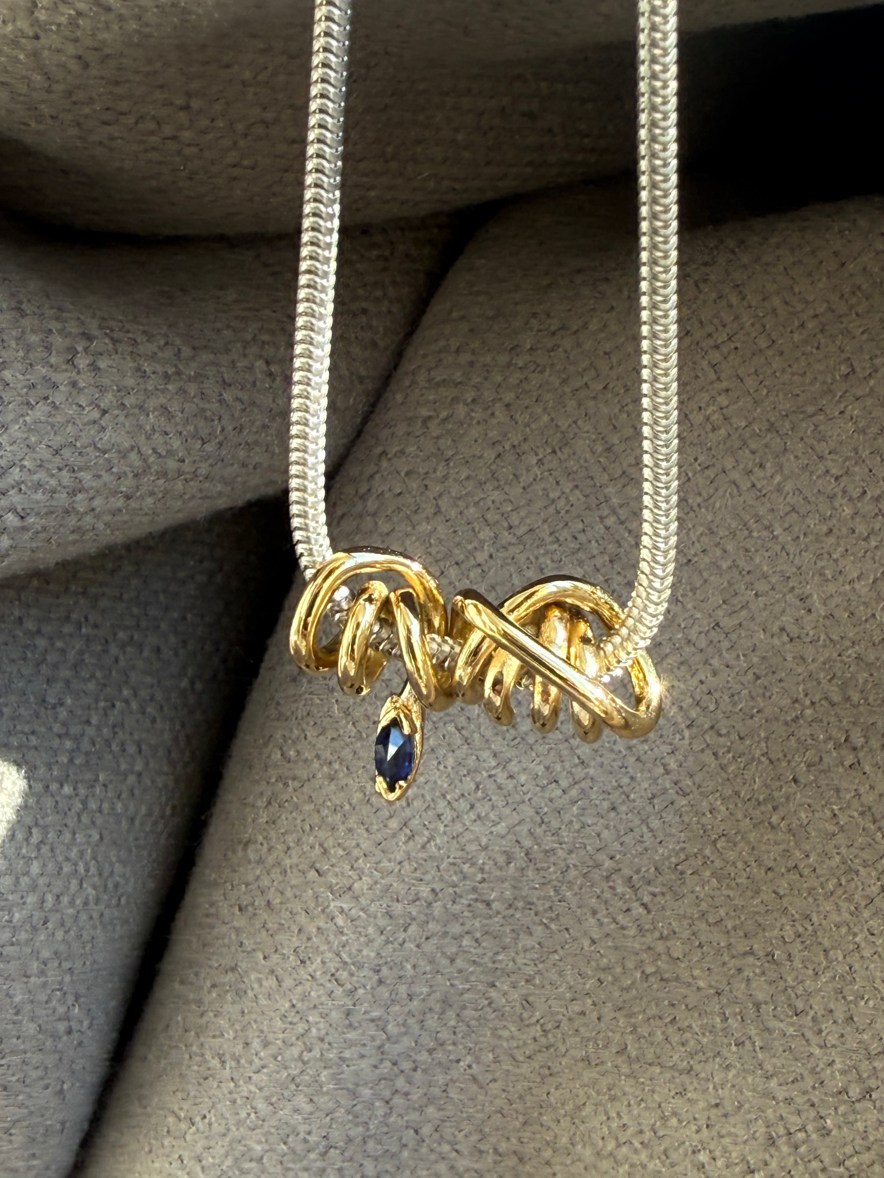 שרשרת הכל זה קשרים