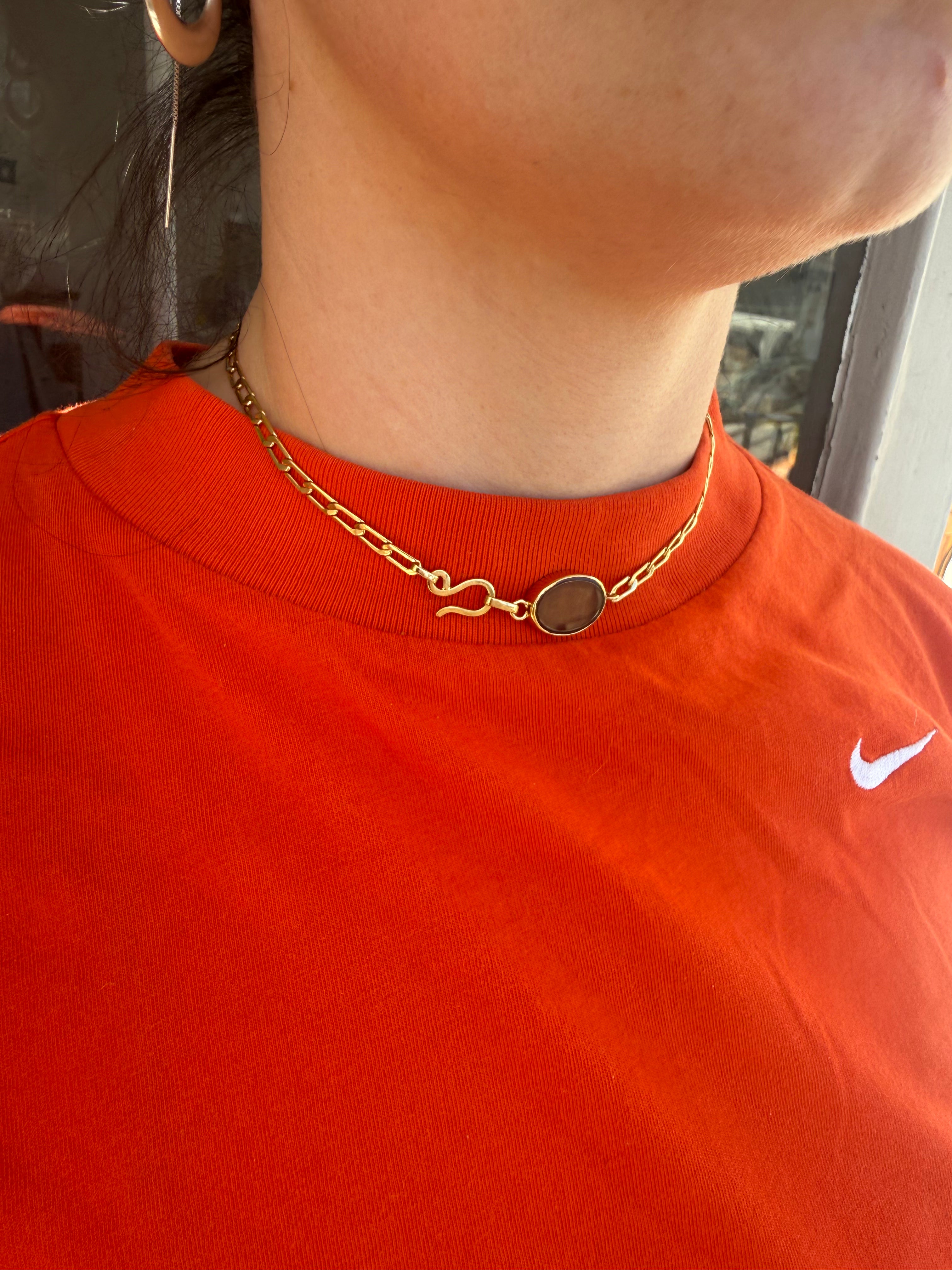 שרשרת ששמה אותך במרכז