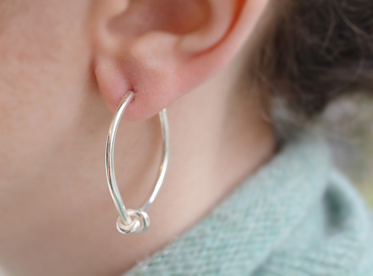 Knotted Hoops