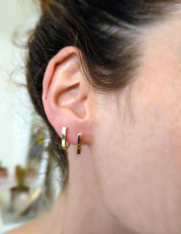 Gold clip earring (יריד)