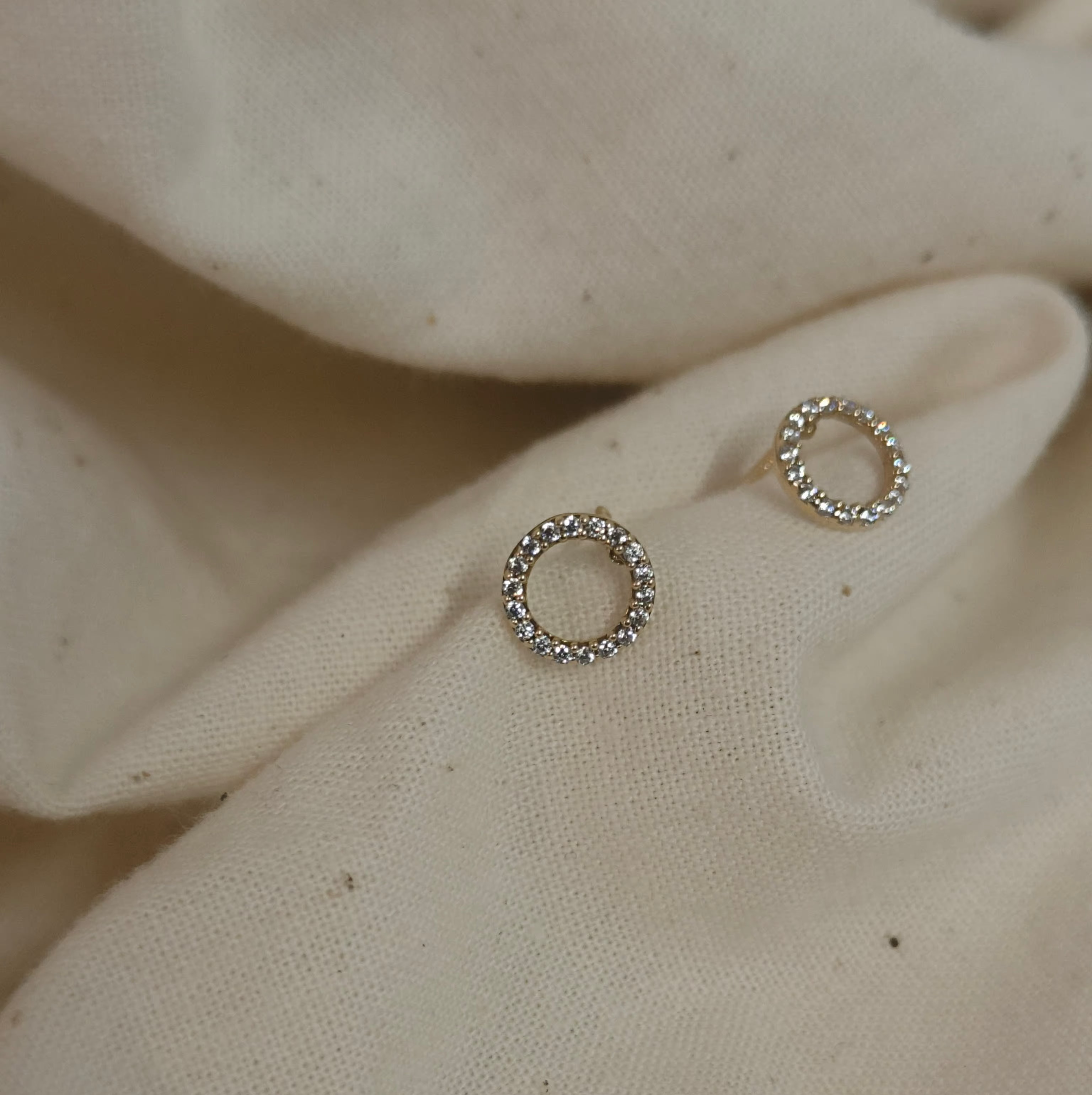 14K GOLD CIRCLES