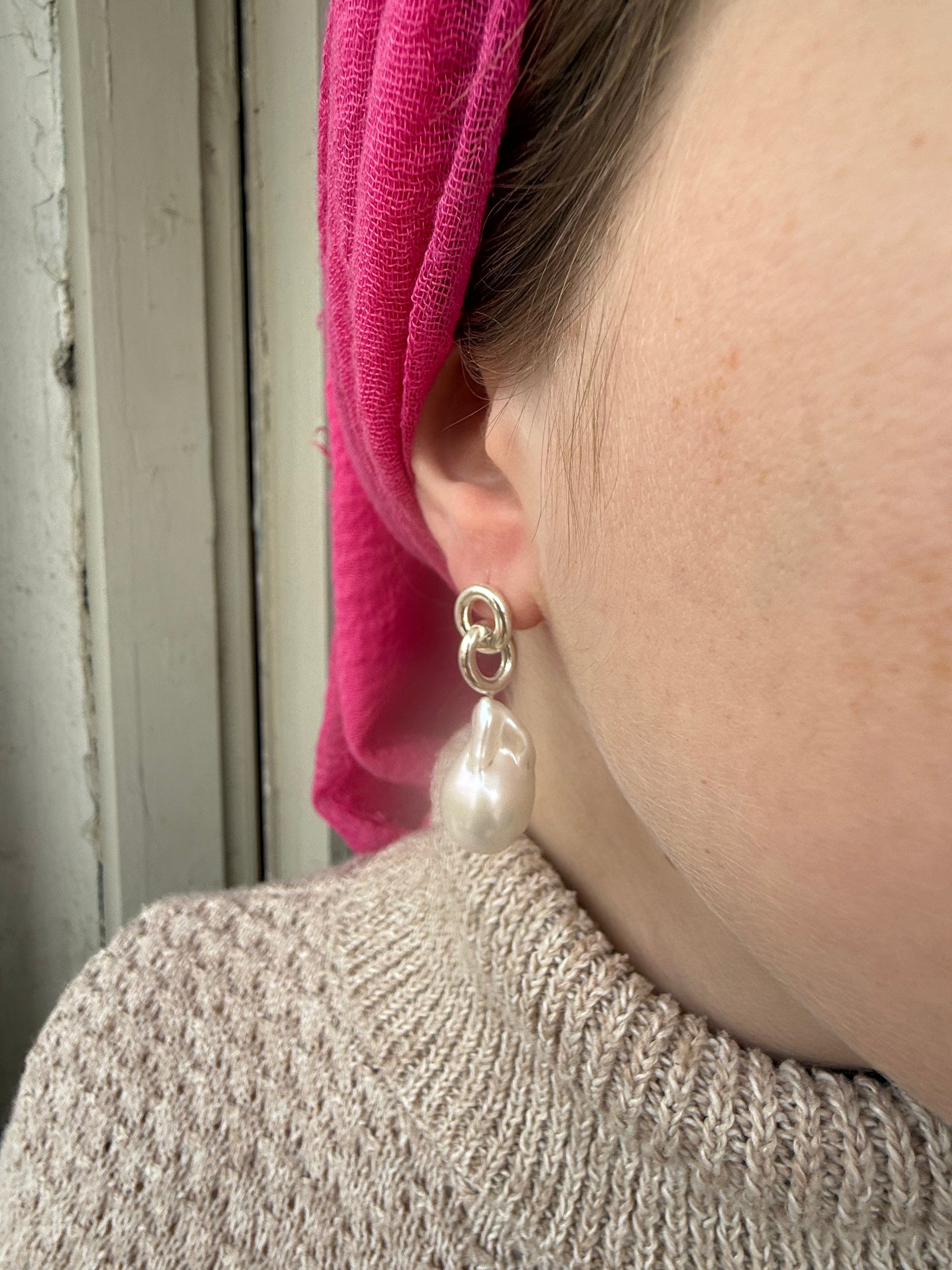 עגילי בארוק מבורכים