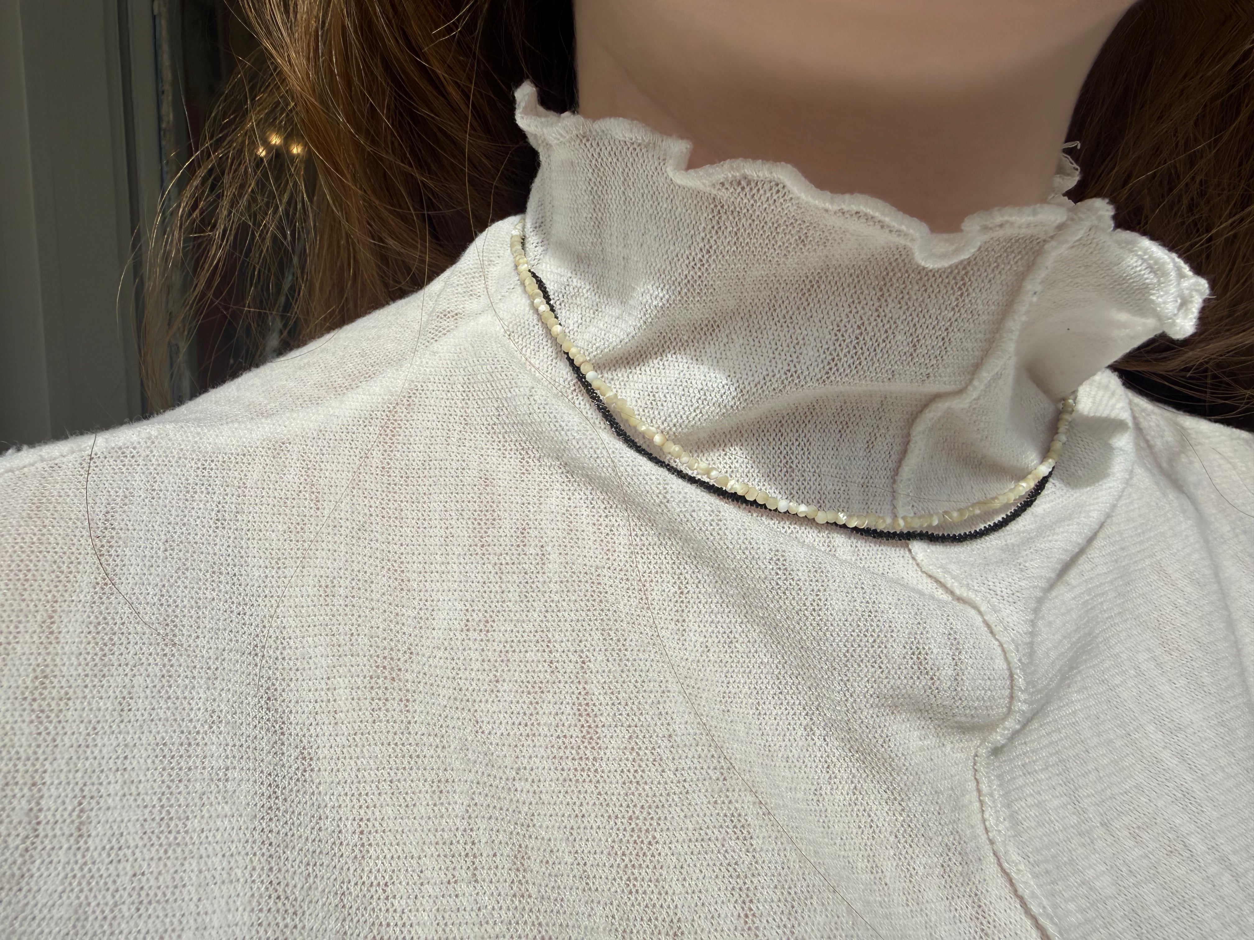 שרשרת לא הכל שחור לבן