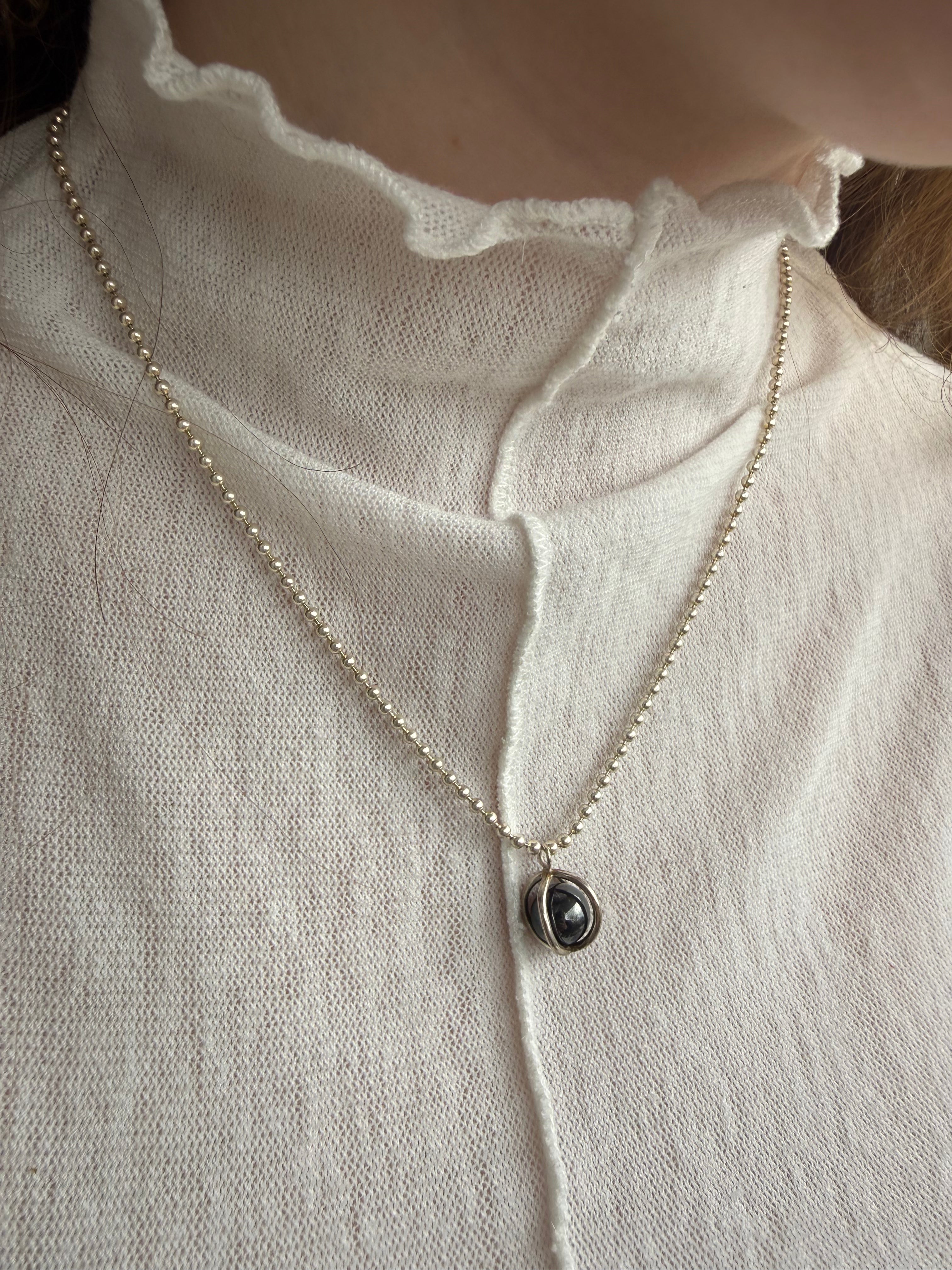 שרשרת כדור בכלוב