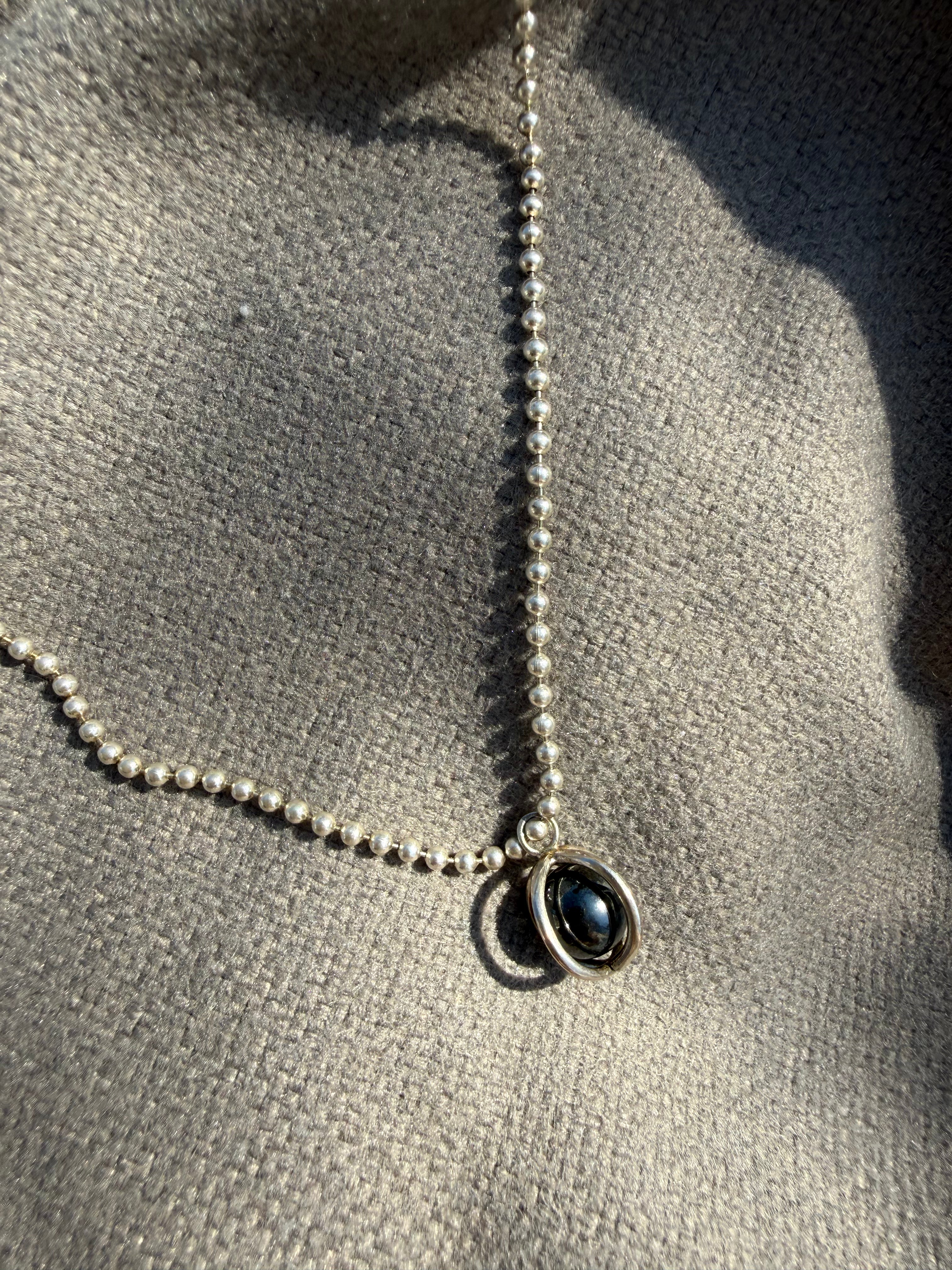 שרשרת כדור בכלוב