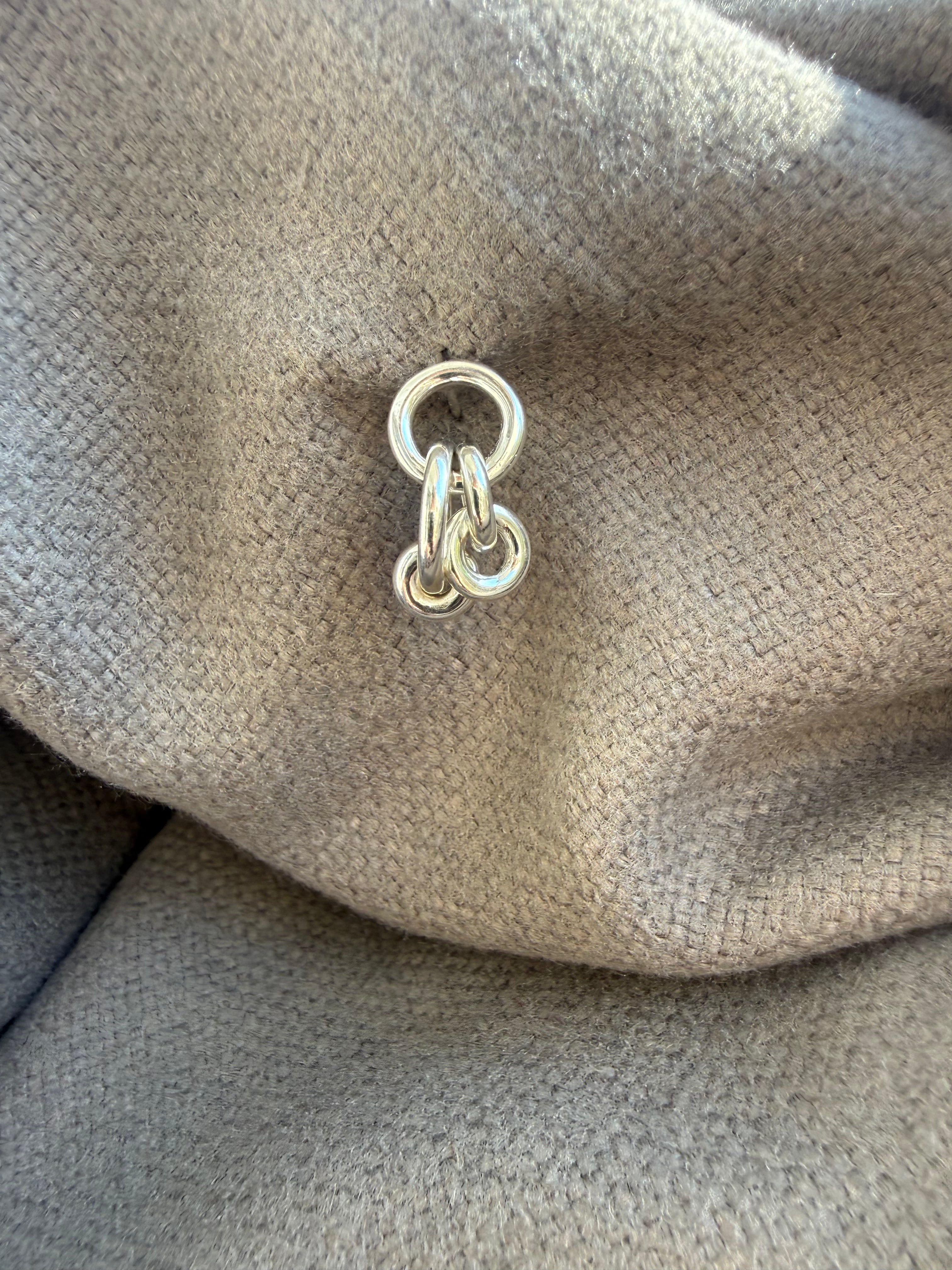 עגיל שובב קטן