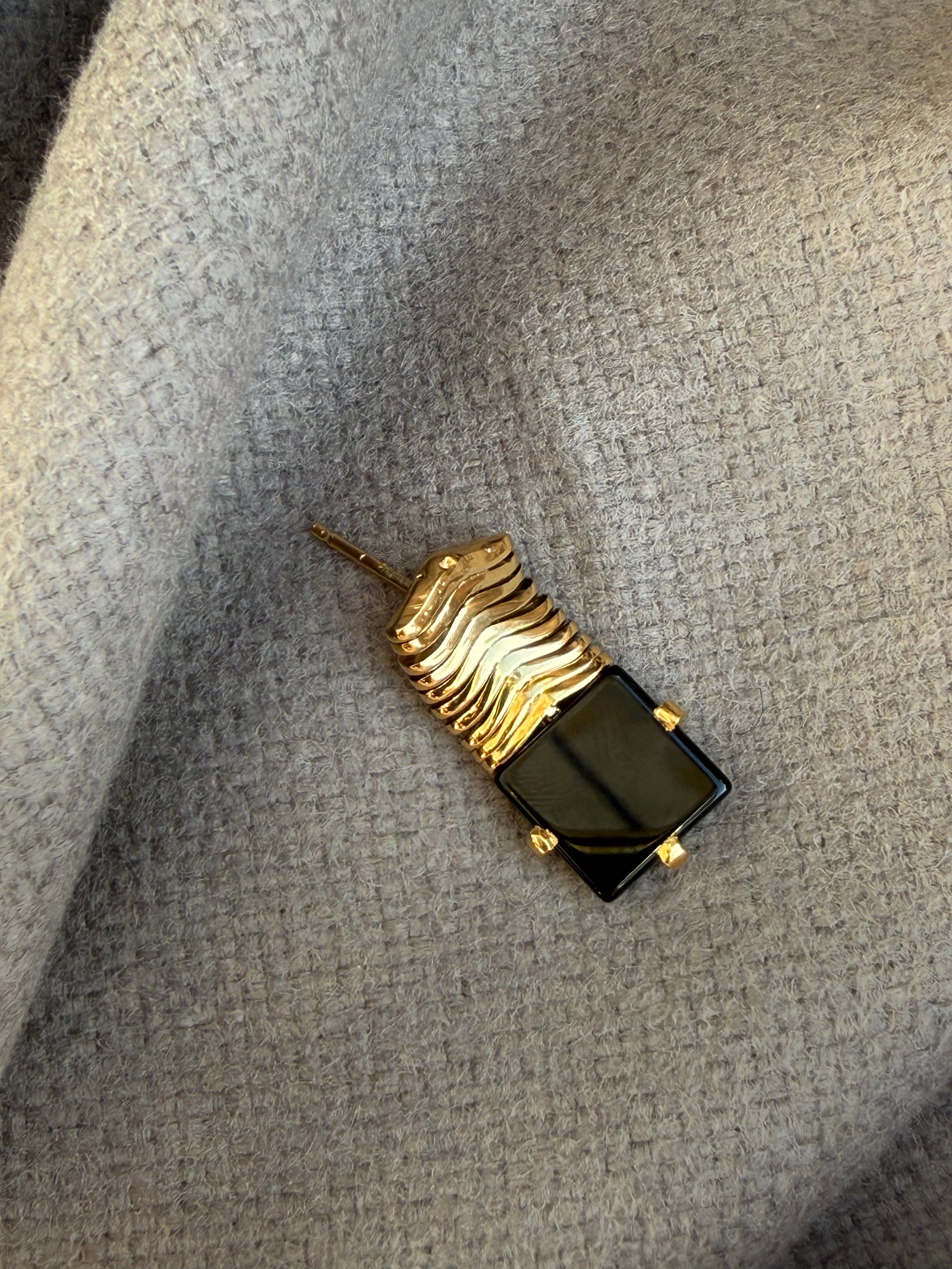 עגיל מראה שחורה