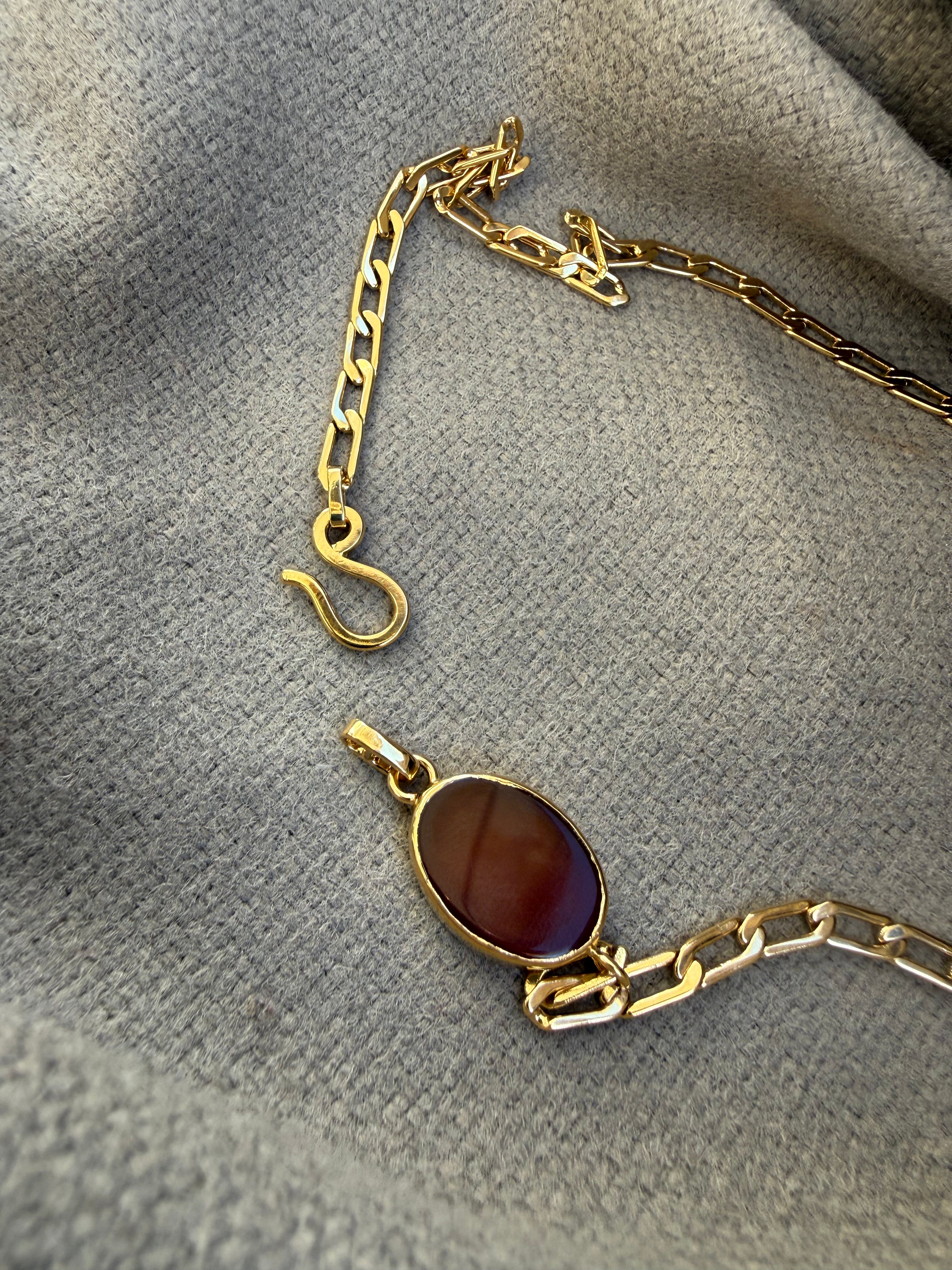 שרשרת ששמה אותך במרכז