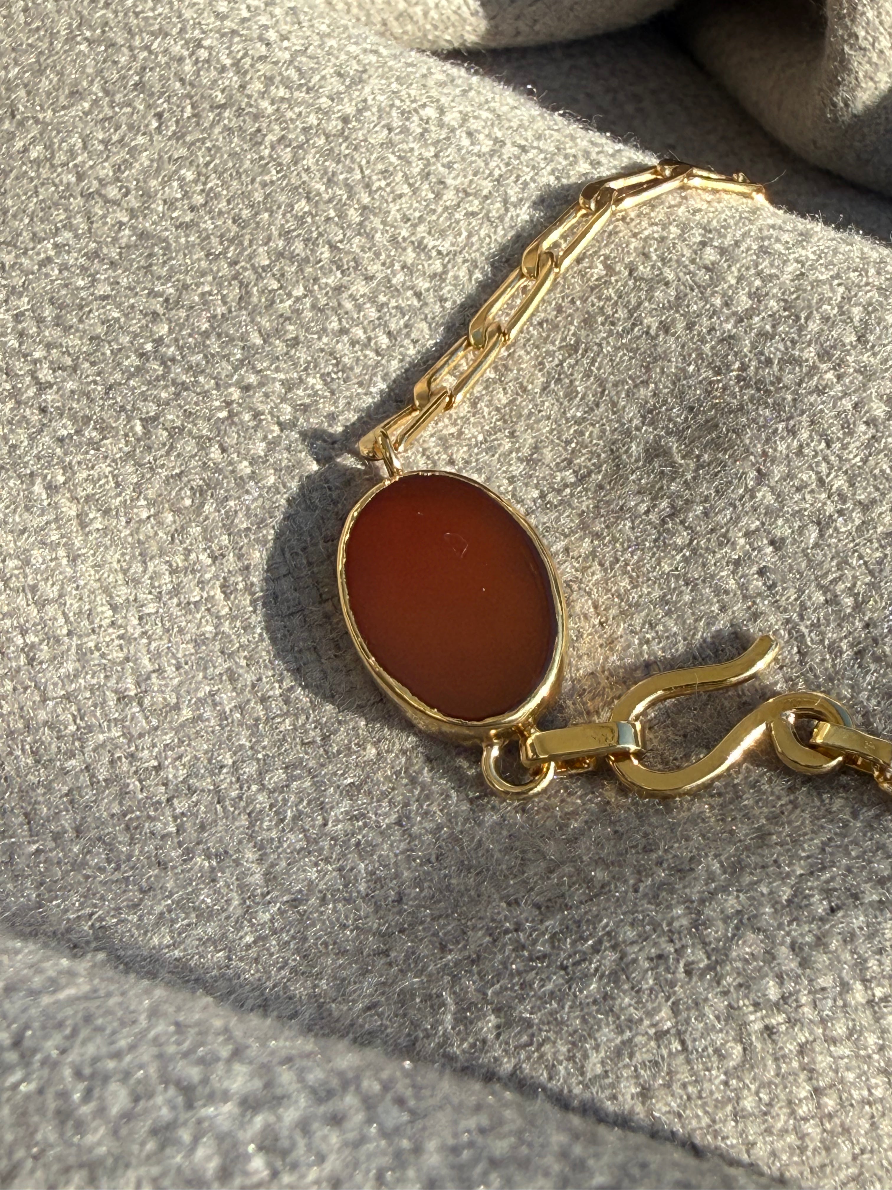 שרשרת ששמה אותך במרכז