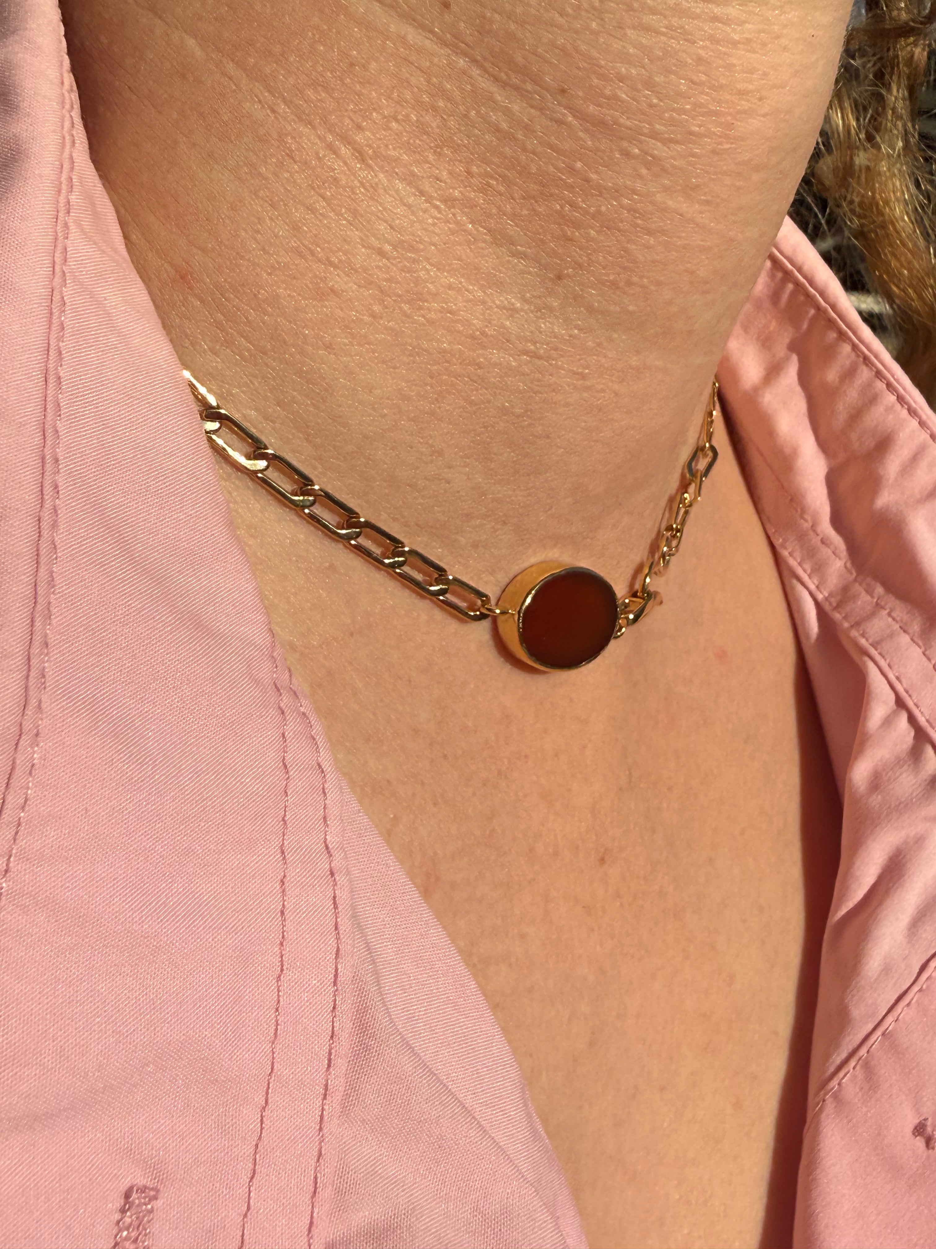 שרשרת ששמה אותך במרכז