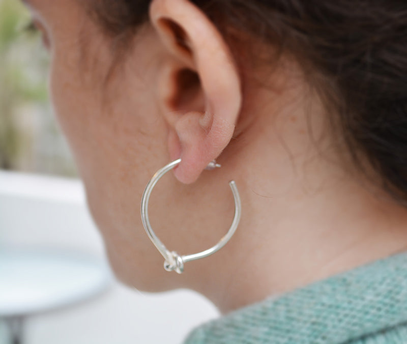 Knotted Hoops