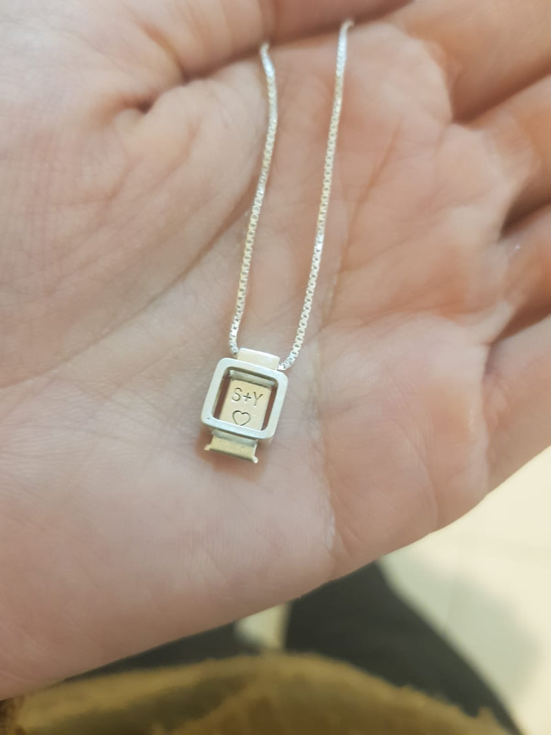 חריטה קטנה וסודית